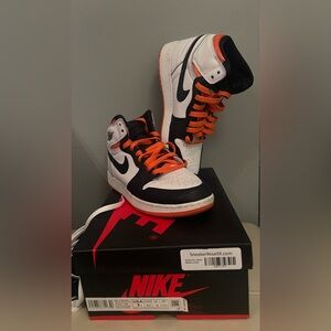 Air Jordan 1 Size 7y Retro High Electro Orange OG w/2 Extra Laces